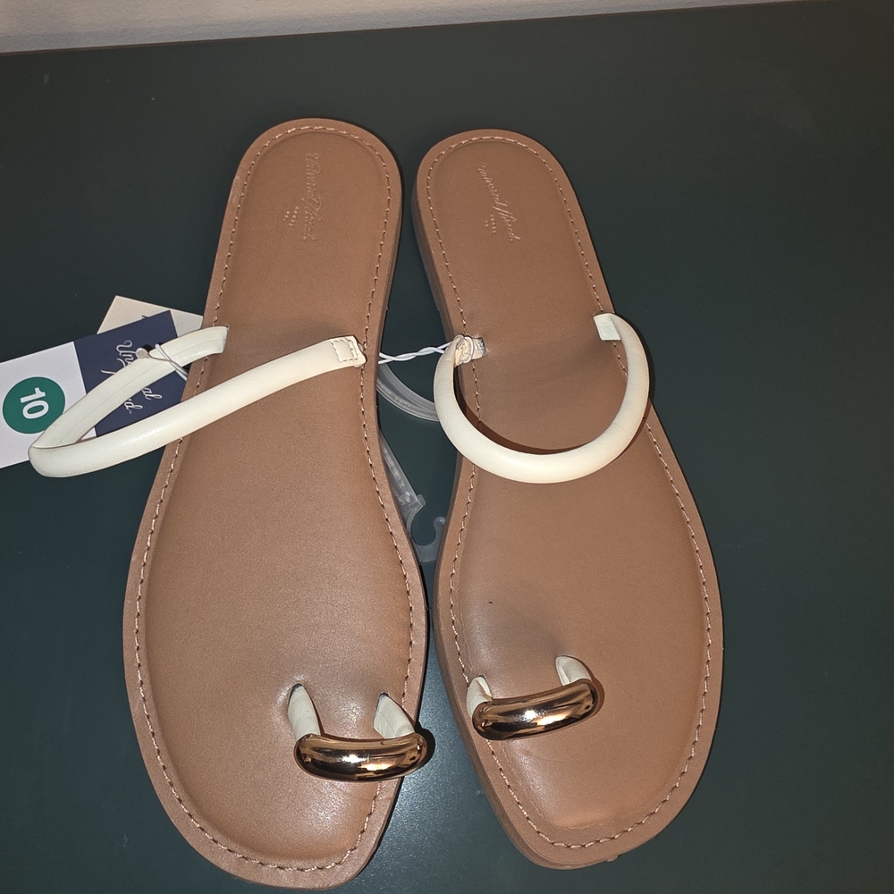 Women's White and Tan Toe-Loop Sandals with Gold Accent